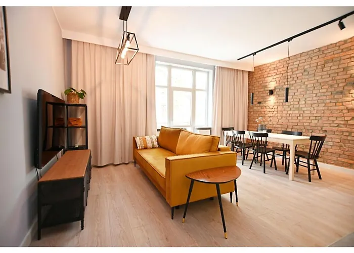 Victus Spacious Close To The Beach With A Work Space By Noclegi Renters